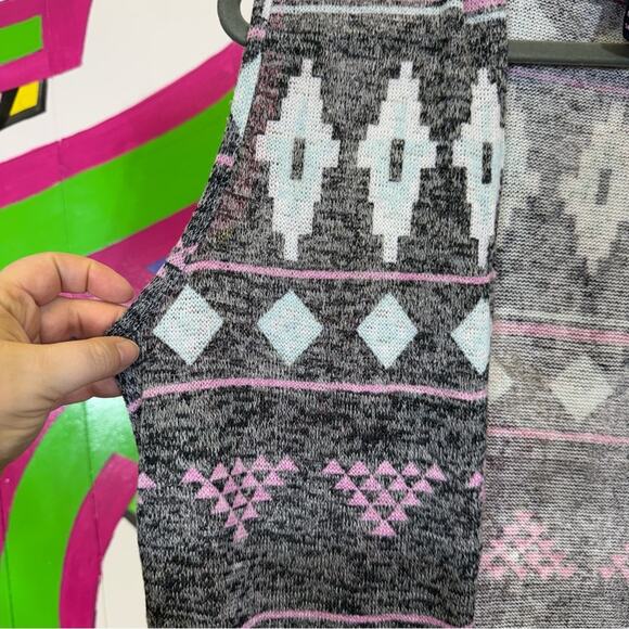 It's Our Time, Tribal Print Sleeveless Cardigan. Girls Size XL(16). - Picture 2 of 4